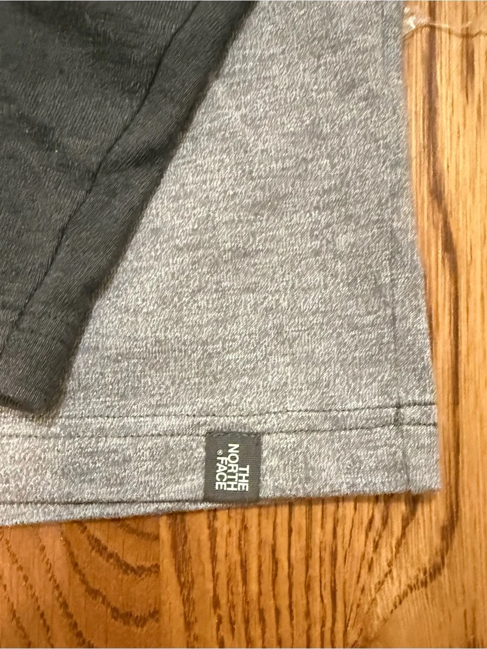 The North Face Men's Two-Tone Long Sleeve Raglan Shirt - Light Gray/Charcoal